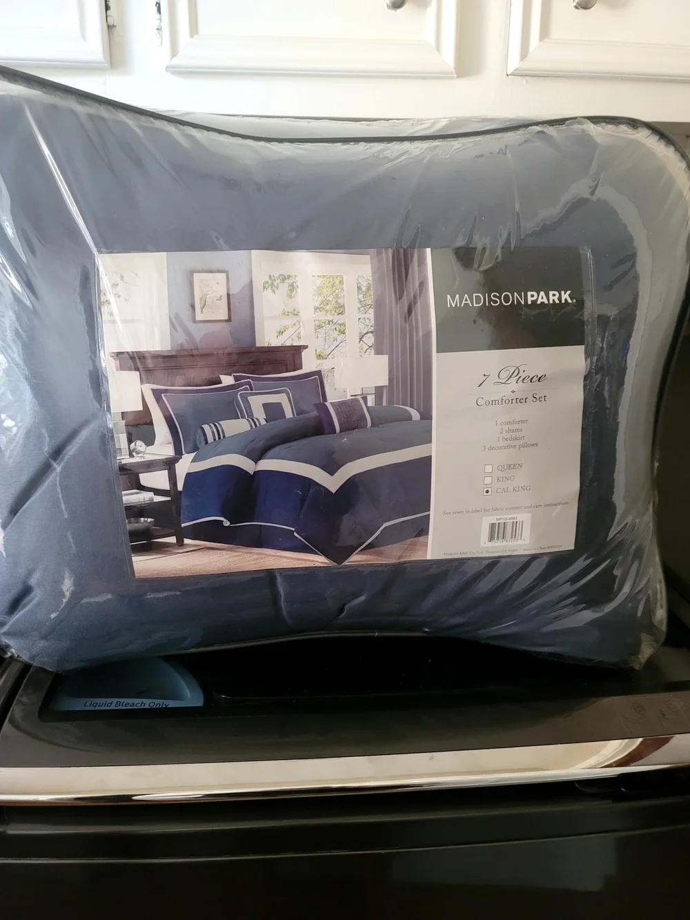 Madison Park Navy and White Geometric Comforter Set